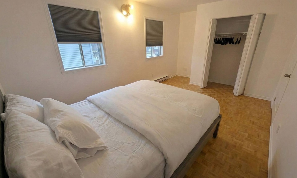Laval House | Spacious 2BR | FREE Parking + 1.5 Bath | Near YUL