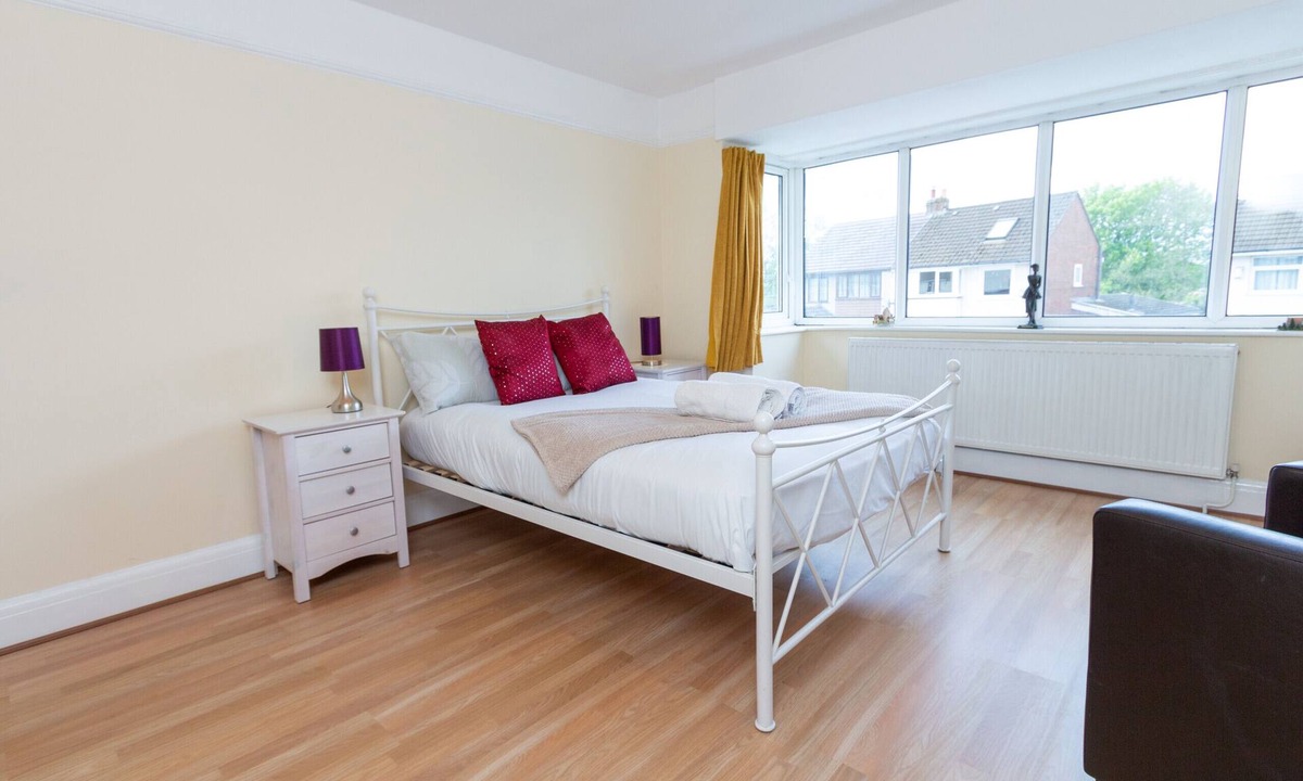 Whitestake House | Spacious 2BR Home with Free Parking