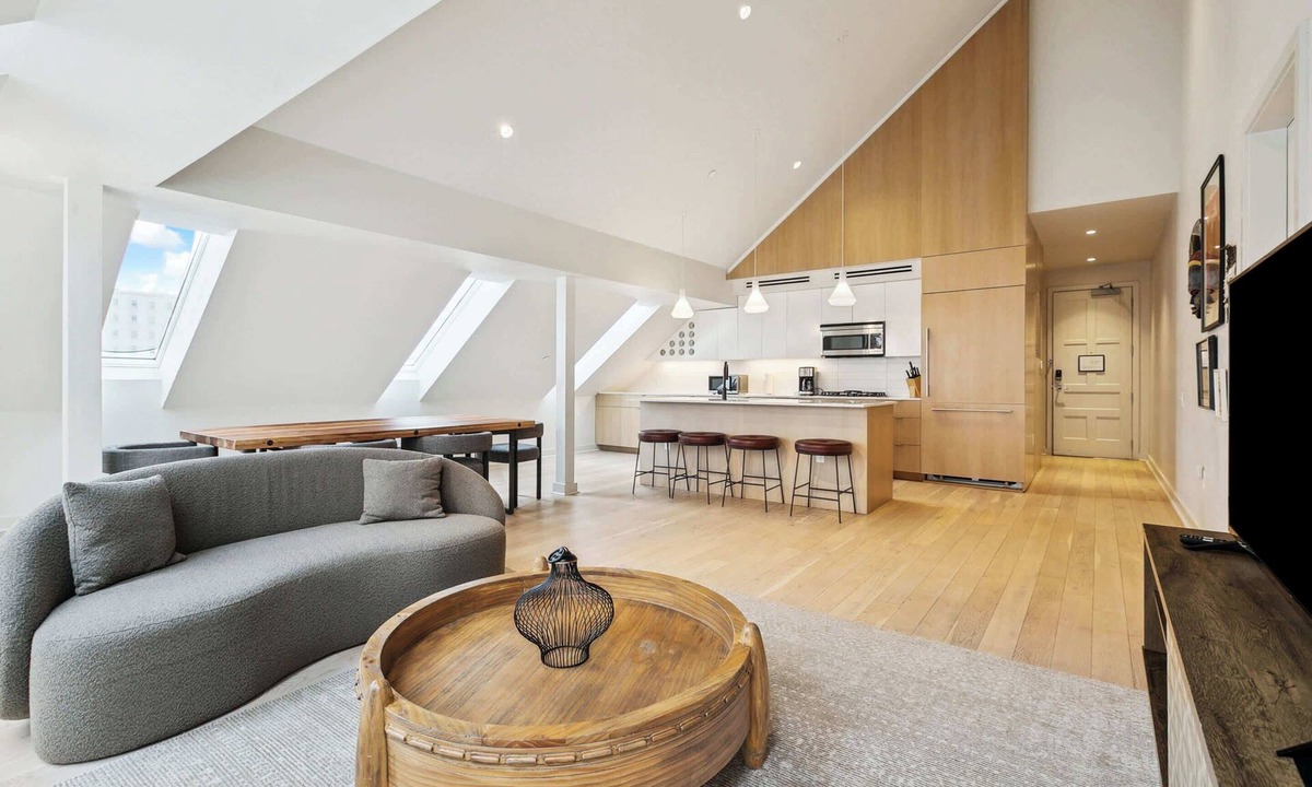 Tulane - Gravier Apartment | Spacious 2BR Near French Quarter & CBD | Gated Parking