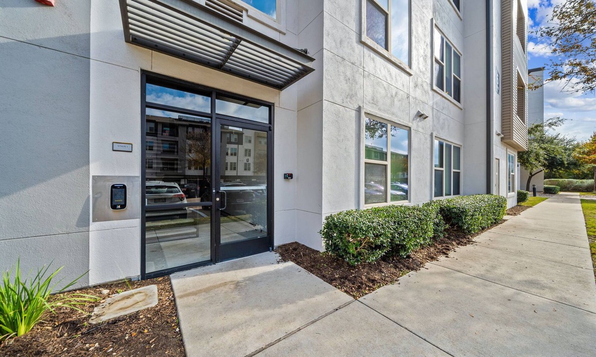 North Burnet Apartment | Spacious 2BR Near The Domain — Sleeps 8