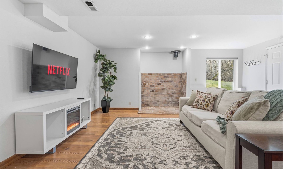 Newport Apartment | Spacious 2BR Retreat Fireplace Private Entry Pets Welcome