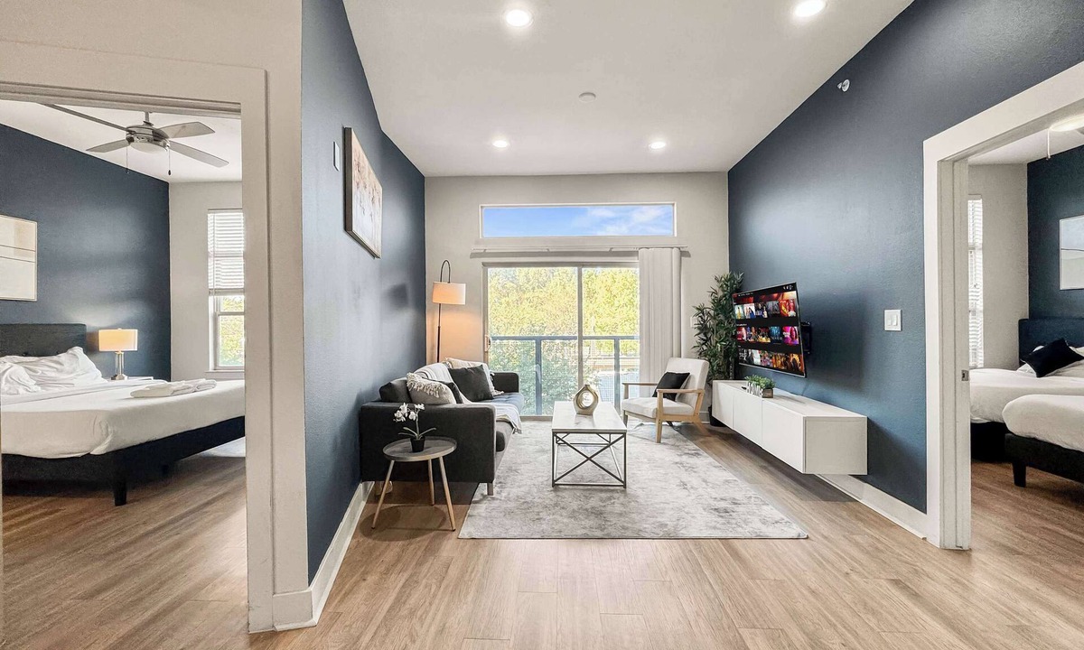 Deep Ellum Apartment | Spacious 2BR2BA Stay Deep Ellum w/Pool Gym Parking