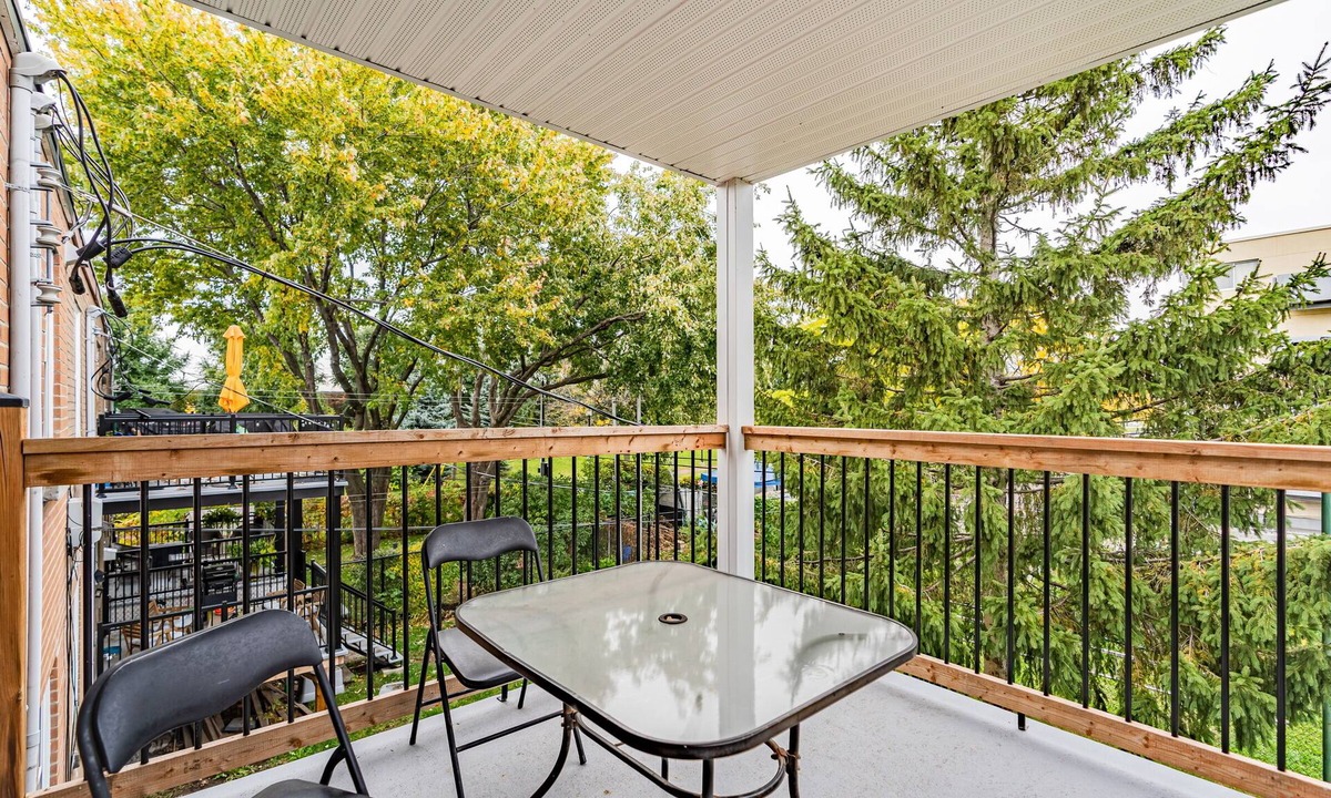 Lachine Apartment | Spacious 3 bdr apartment , Free parking