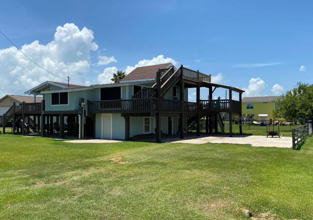 Crystal Beach House | Spacious 3 Bdr House w/ RV Hookup, Beach Access RD