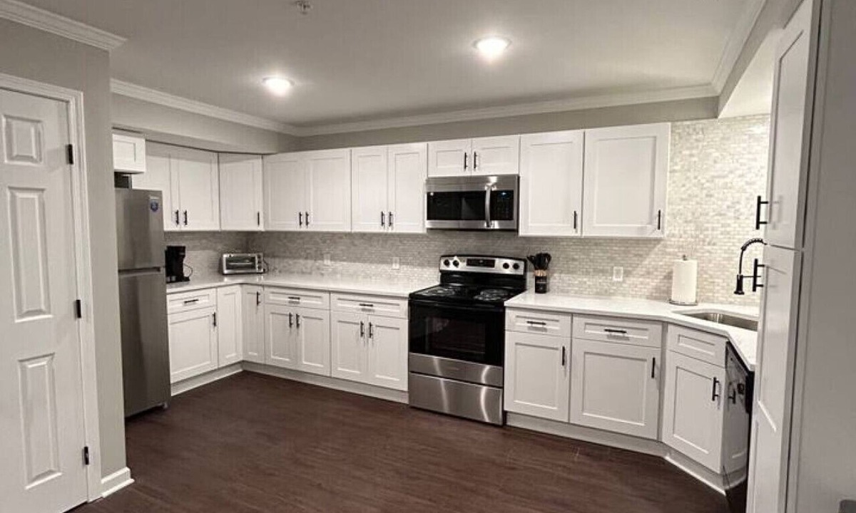 Amherst Apartment | *Spacious 3 bed/3 bath apartment near airport/UB*