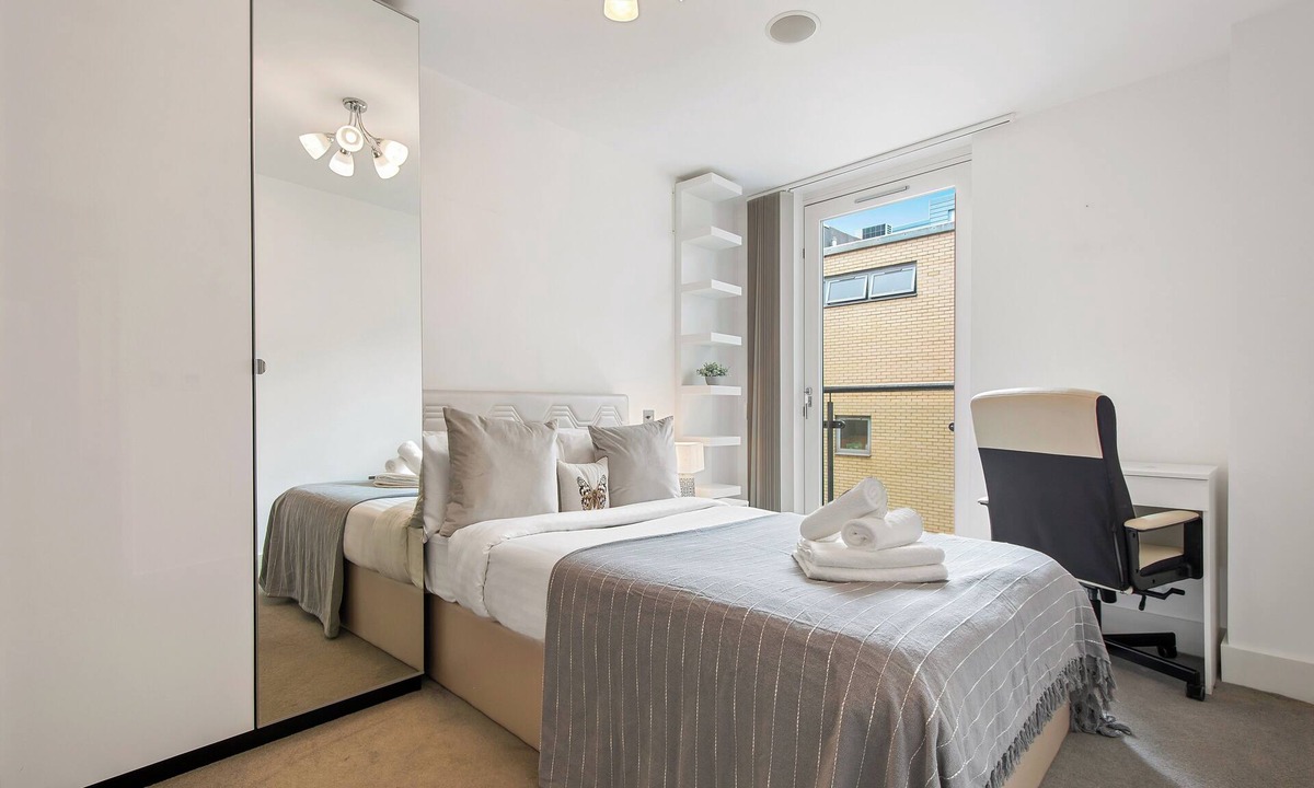 Hoxton West Apartment | Spacious 3 Bed Apartment in Angel