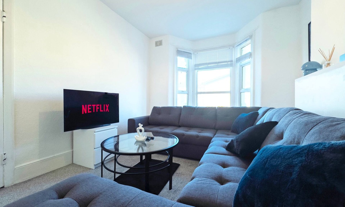 Stonebridge Apartment | Spacious 3 Bed Flat in Wembley with Private Garden