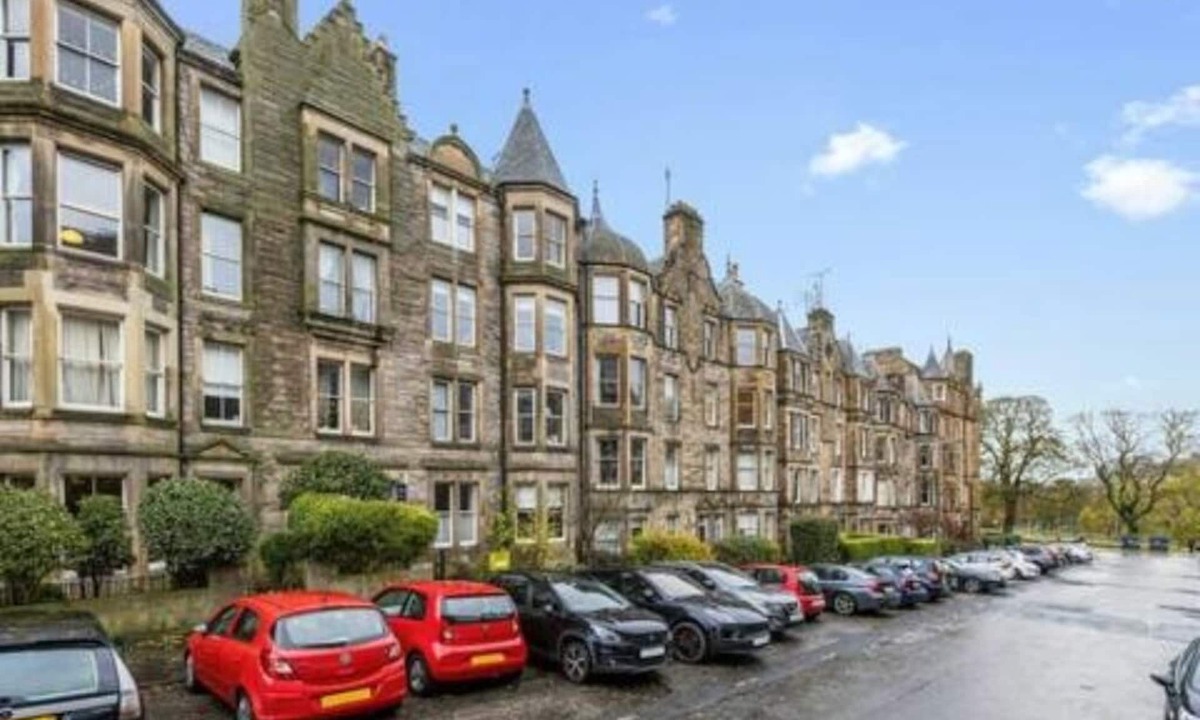 Bruntsfield Apartment | Spacious 3 bed home in Marchmont