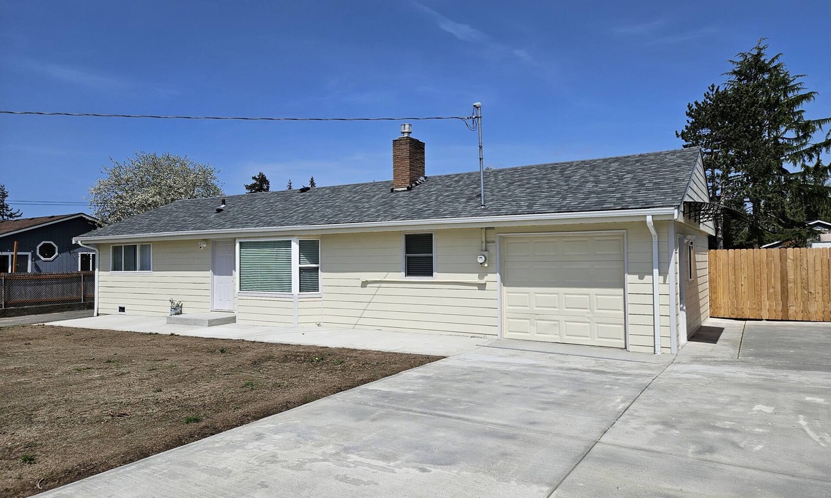 Des Moines House | Spacious 3 Bed Home Near Beach