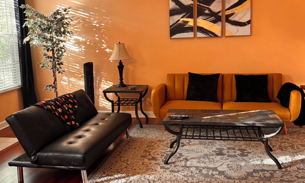 Schaumburg House | Spacious 3-bedroom home with loft