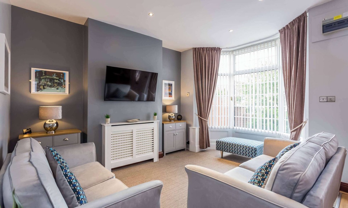 South Shields House | Spacious 3 Bedroom Home in South Shields by Beach