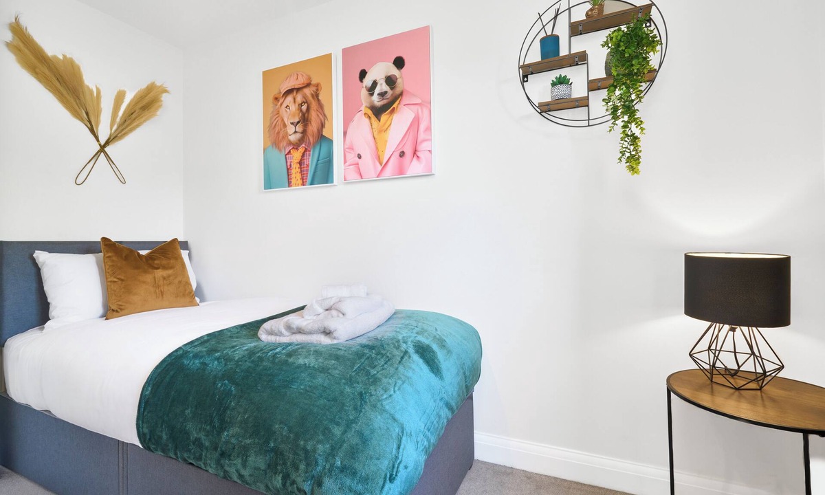 Peterborough House | Spacious 3 Bedroom House in Peterborough