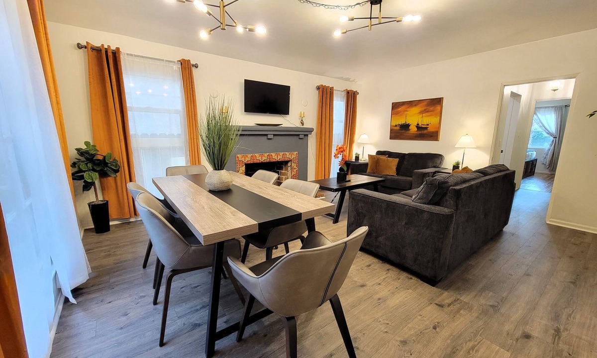 Beverly Hills Apartment | Spacious 3 bedroom apt. Walk to markets, Game console, 10 min to Rodeo Drive!