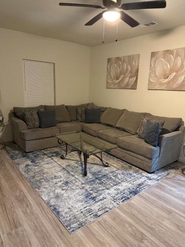 Meadowbrook House | Spacious 3 bedroom 2 bath home in Downtown