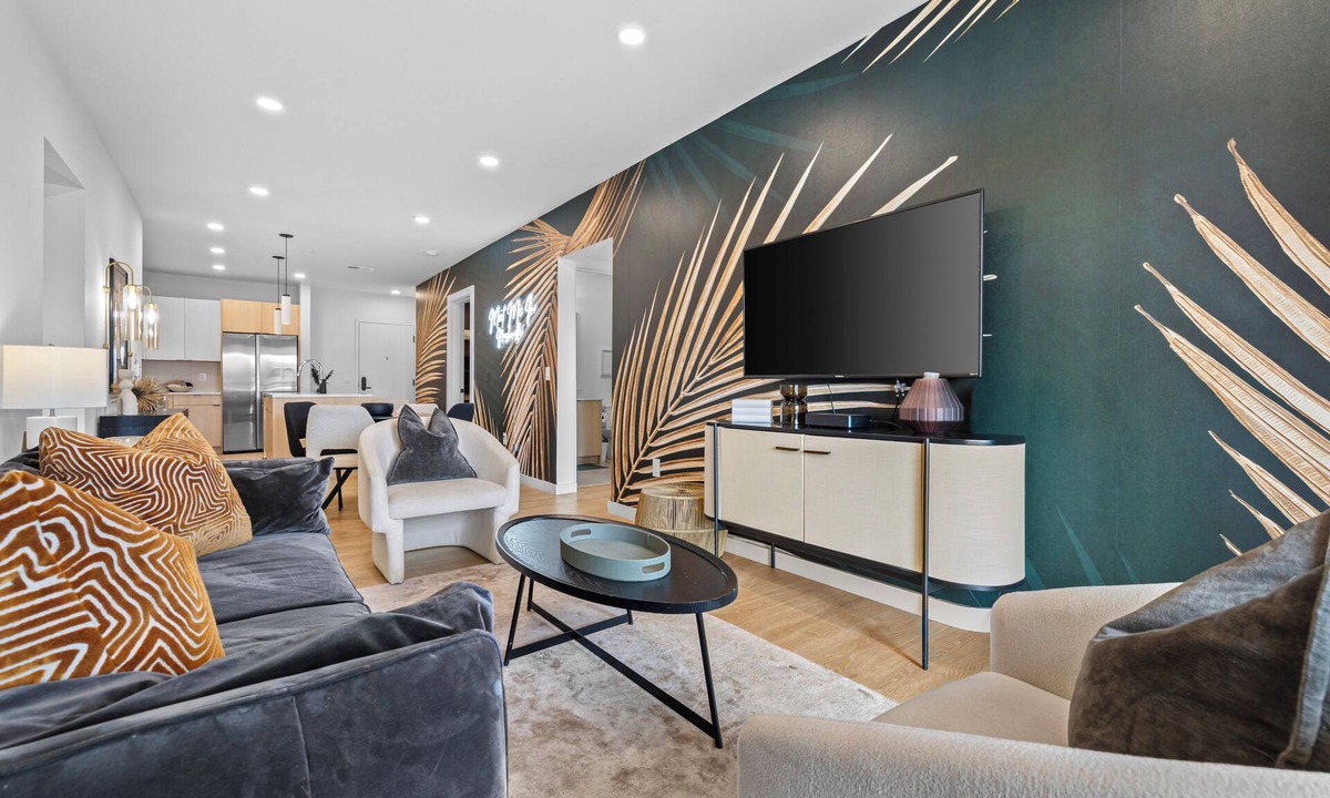 The Gulch Apartment | Spacious 3-bedroom Apartment! Walk to DT! Tons of amenities!