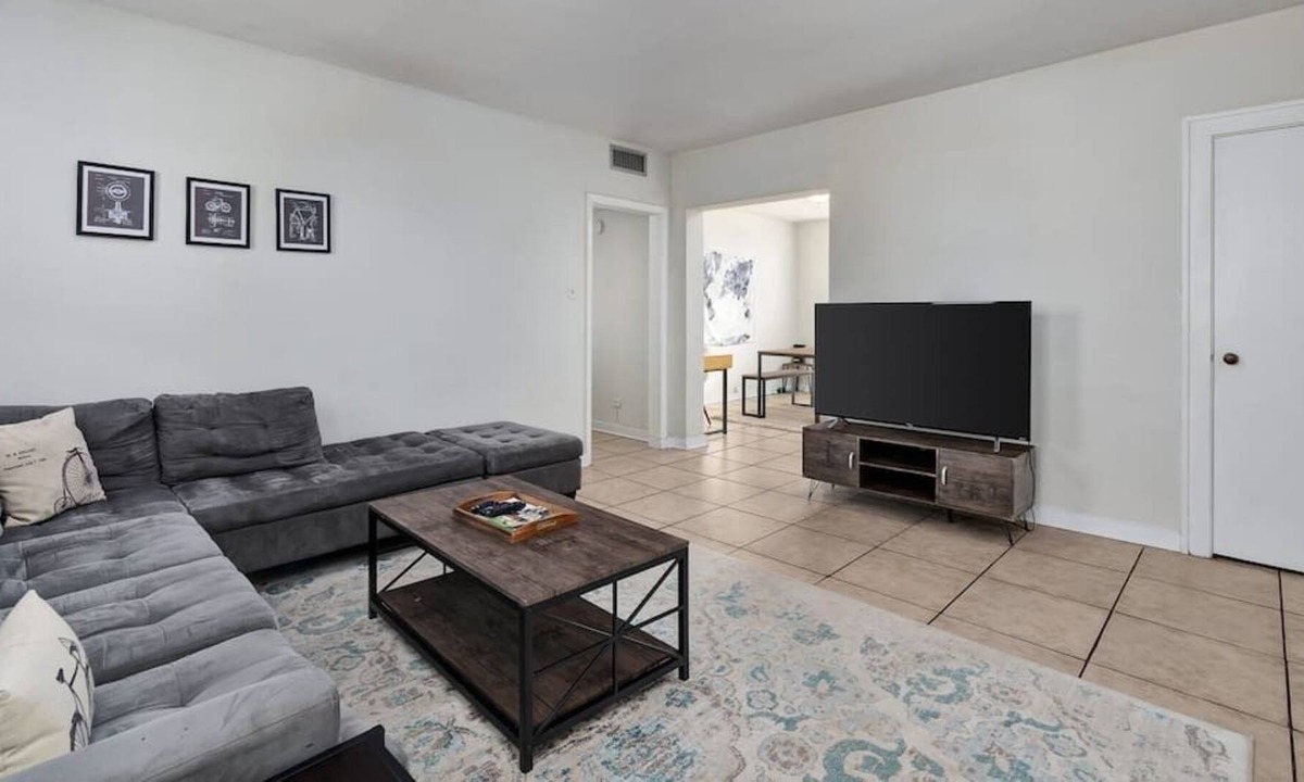 Anniston Apartment | Spacious 3 Bedroom Apartment close to everything!