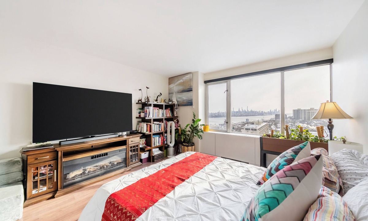 Fort Lee Apartment | Spacious 3-bedroom apartment NYC skyline view/FIFA world cup