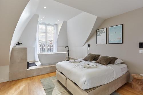 Porte-Dauphine Apartment | Spacious 3 Bedroom Apartment - Luxe Trocadero