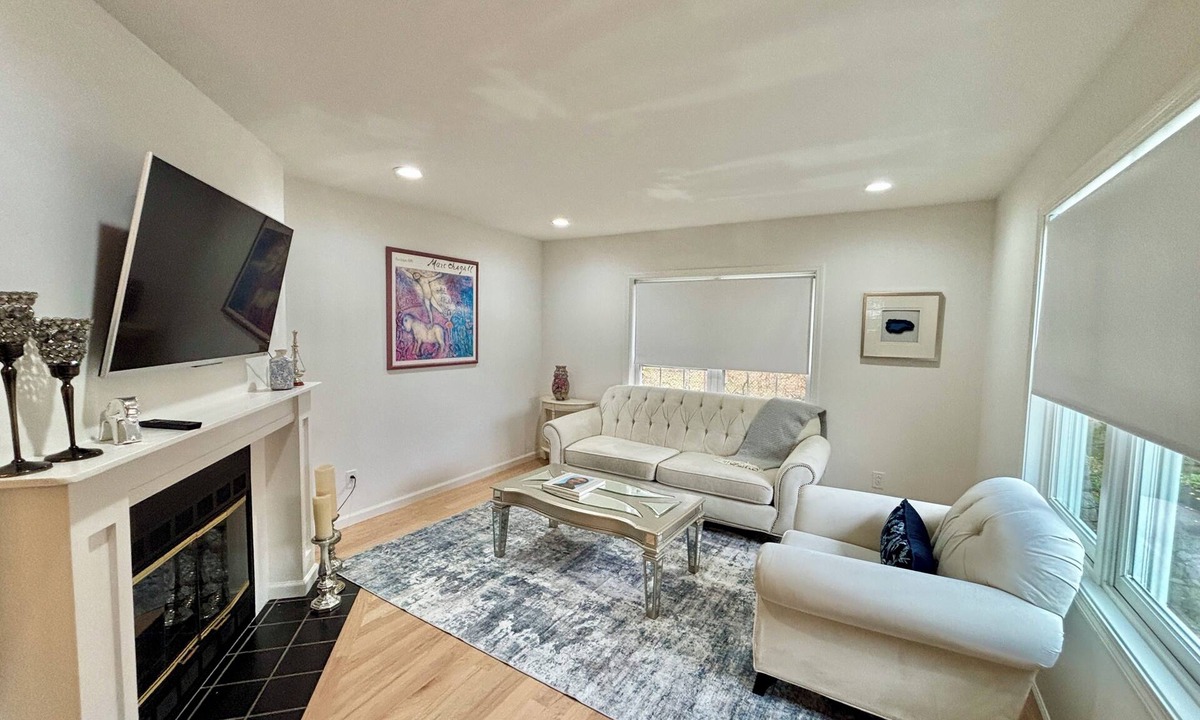 Greenwich Condo | Spacious 3-bedroom condo in beautiful Greenwich with garage