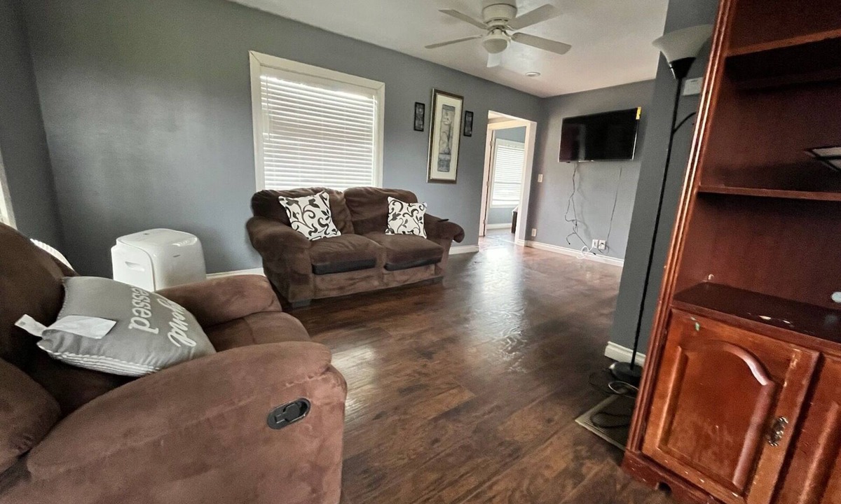 Stayton House | Spacious 3 bedroom Entire home-Near hwy 22 in Stayton Oregon