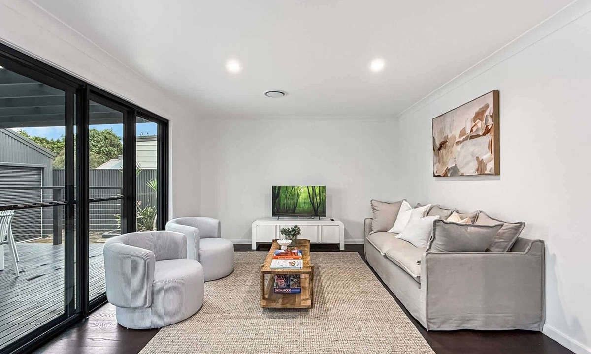 Mayfield House | Spacious 3-Bedroom Home with Private Pool & BBQ