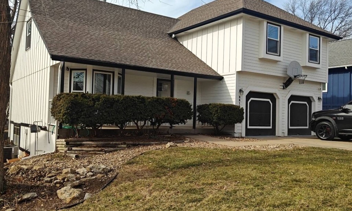 Lenexa House | Spacious 3-bedroom house with AC.