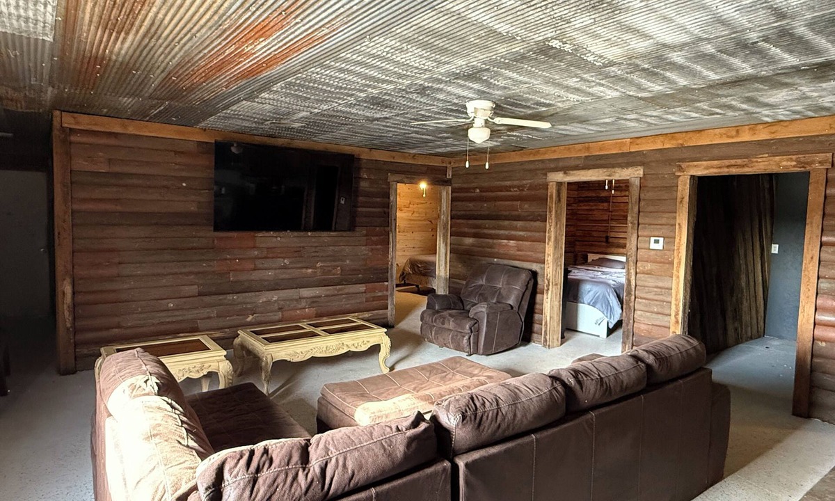 Flemington Cabin | Spacious 3 bedroom rustic lodge by Pomme de Terre Lake