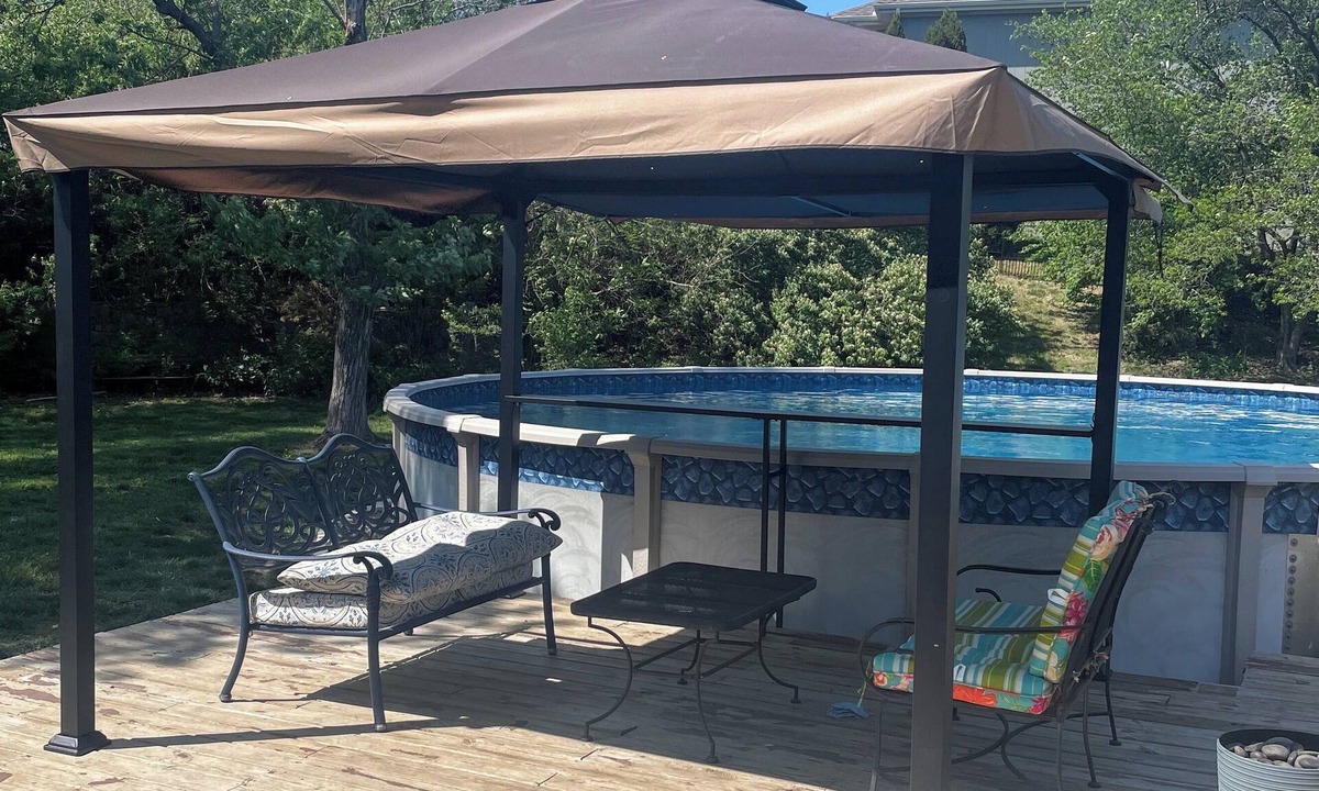 Kansas City House | Spacious 3-bedroom home in Kansas City with pool on private large lot.