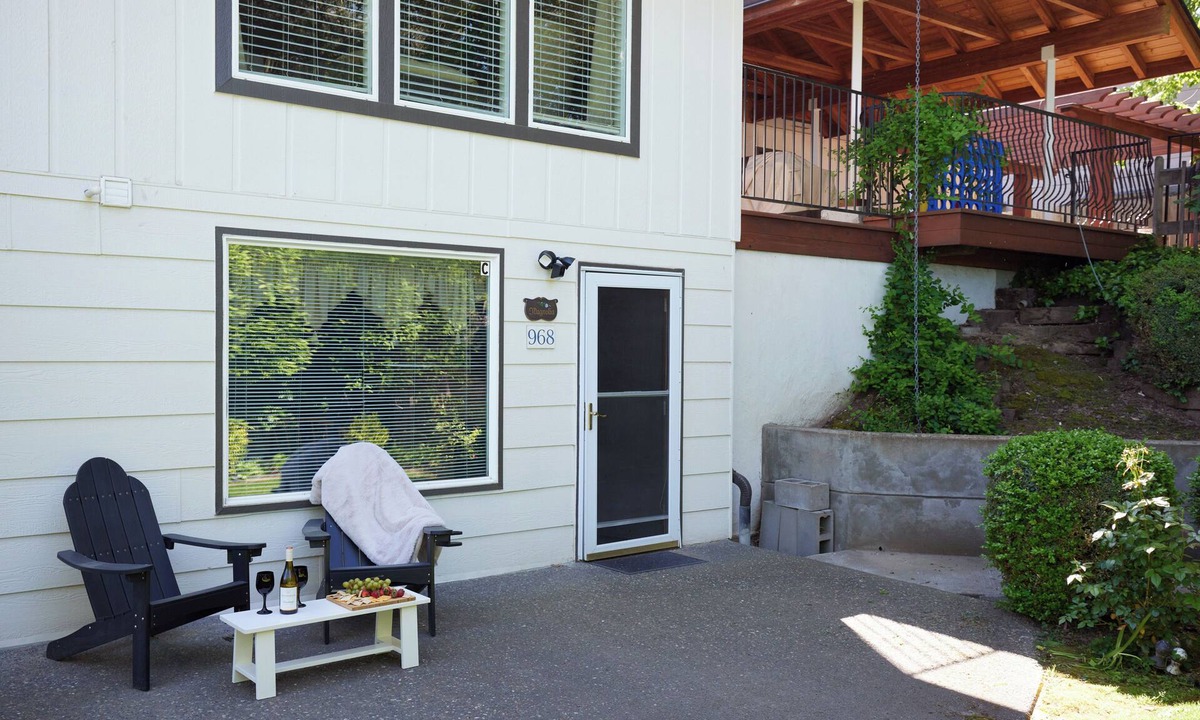 College Place Apartment | Spacious - 3 miles from Downtown WW, 1 Mile to WWU, Great for traveling workers