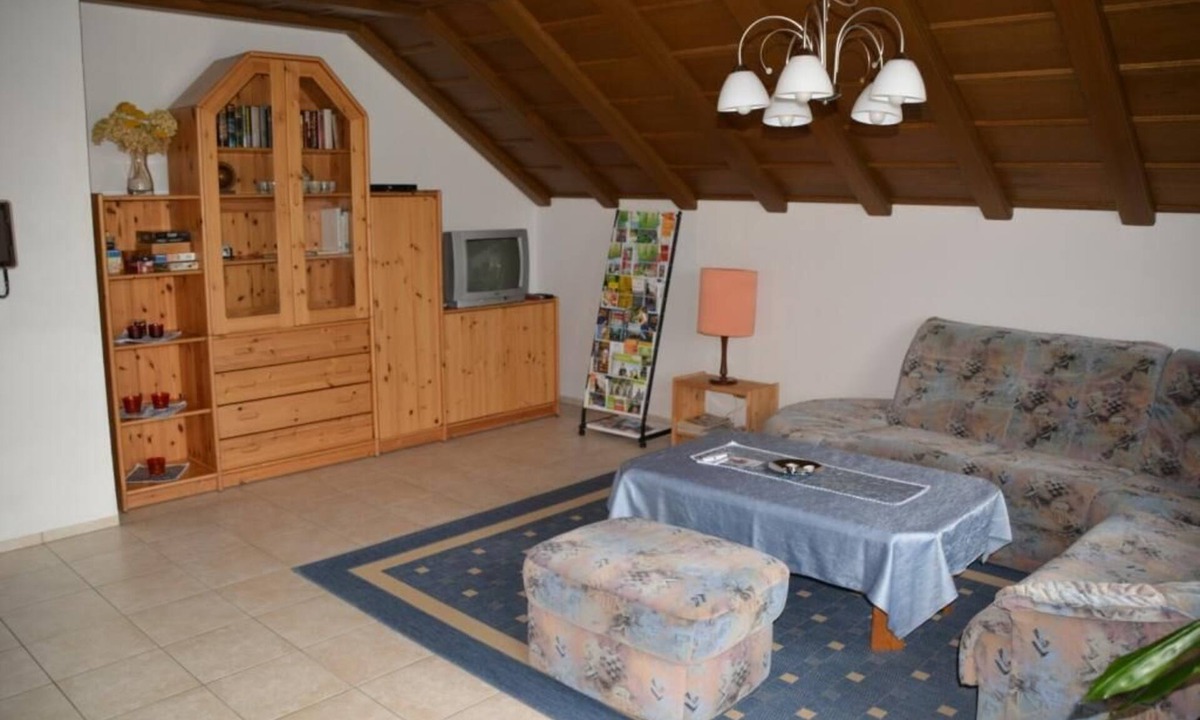 Deiningen Apartment | Spacious 3-star apartment with a large balcony and garden view