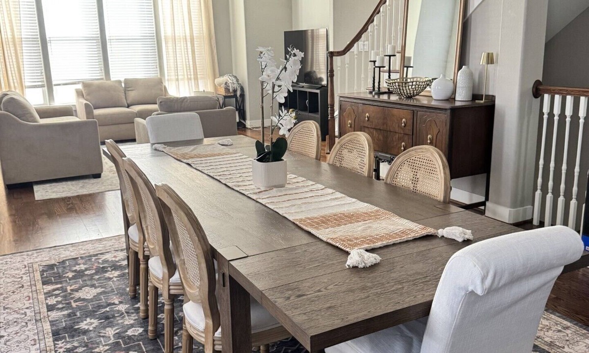 Shady Acres House | Spacious 3-Story Heights Townhome 3 King Beds