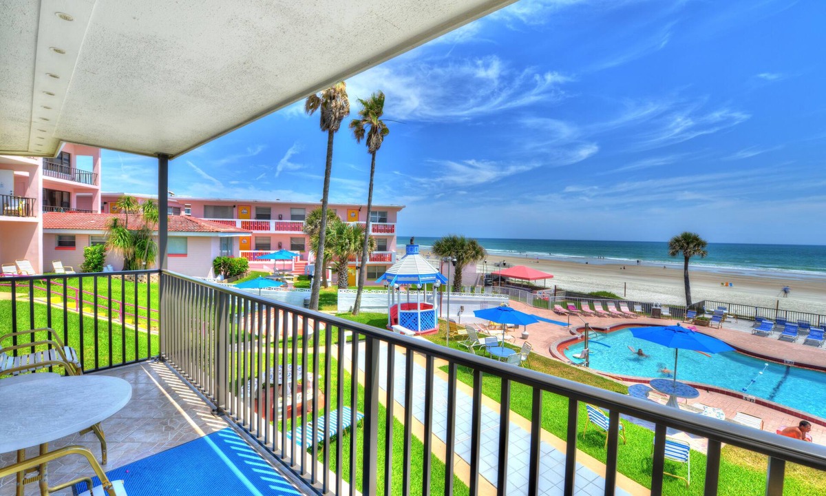Cate Gray Villa | Spacious 3 Bedrm/2 Bath OceanFront Apt w/Large Balcony Overlooking Pool