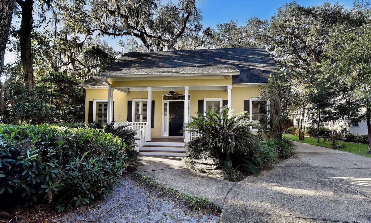 Saint Simons Heights House | Spacious 3 bed/2.5 bath Home - 1.8 miles to Beach!
