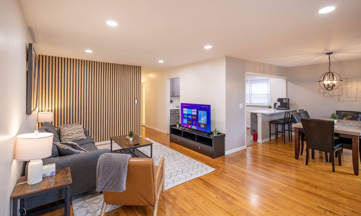 South Orange House | Spacious 3b/2ba Near Train, Pets, Laundry, Parking