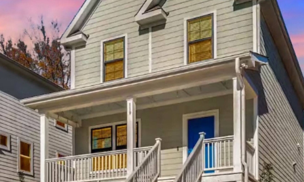 Durham House | Spacious 3B- Home Dog-Friendly w/Fence Yard Near Duke/NCCU