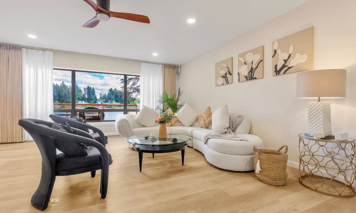 Lakeland South House | Spacious 3B2B Upper unit breathtaking lake views