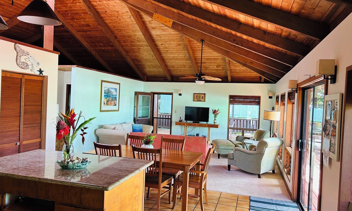 Pauwela House | Spacious 3br/1ba home, A/C & WiFi