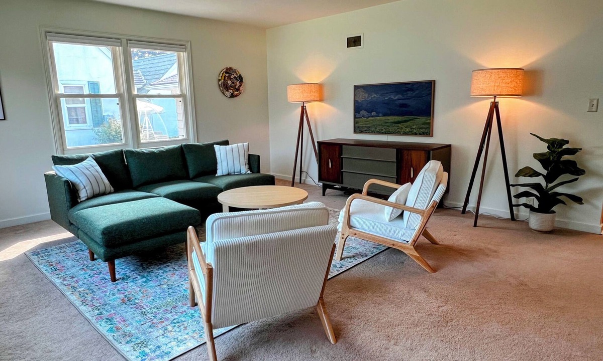 Eau Claire House | Spacious 3BR 2BA Gem Close to Downtown, 30 day min