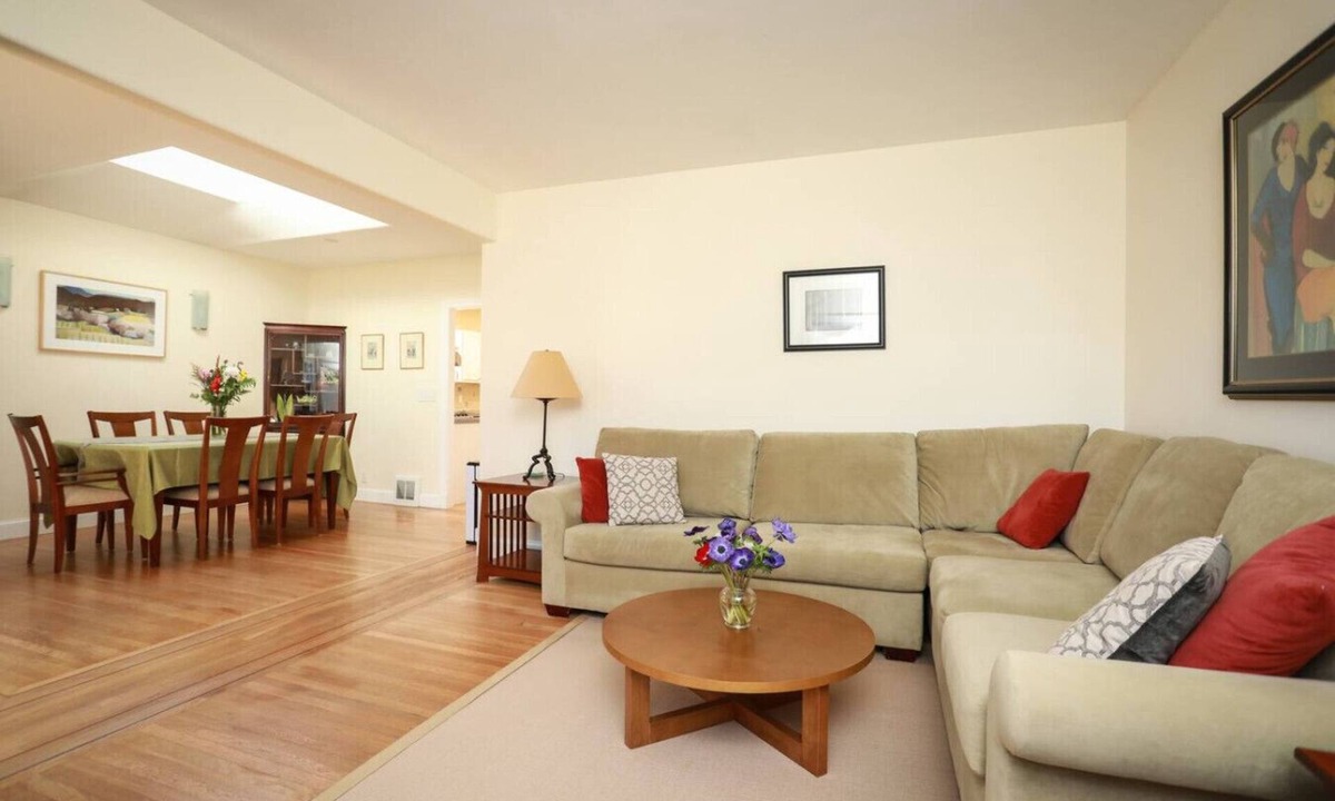 Sunnyside House | Spacious 3BR/2BA home with easy parking