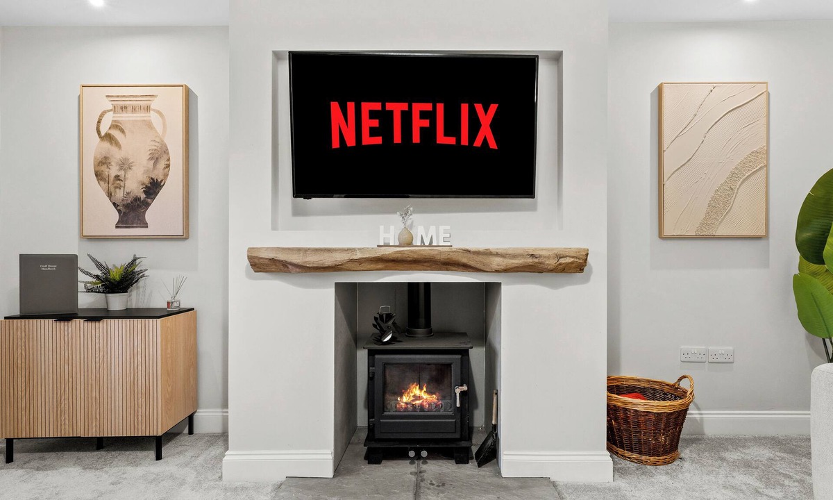 Warrington House | Spacious 3BR 3-Bath Modern Home | Warrington