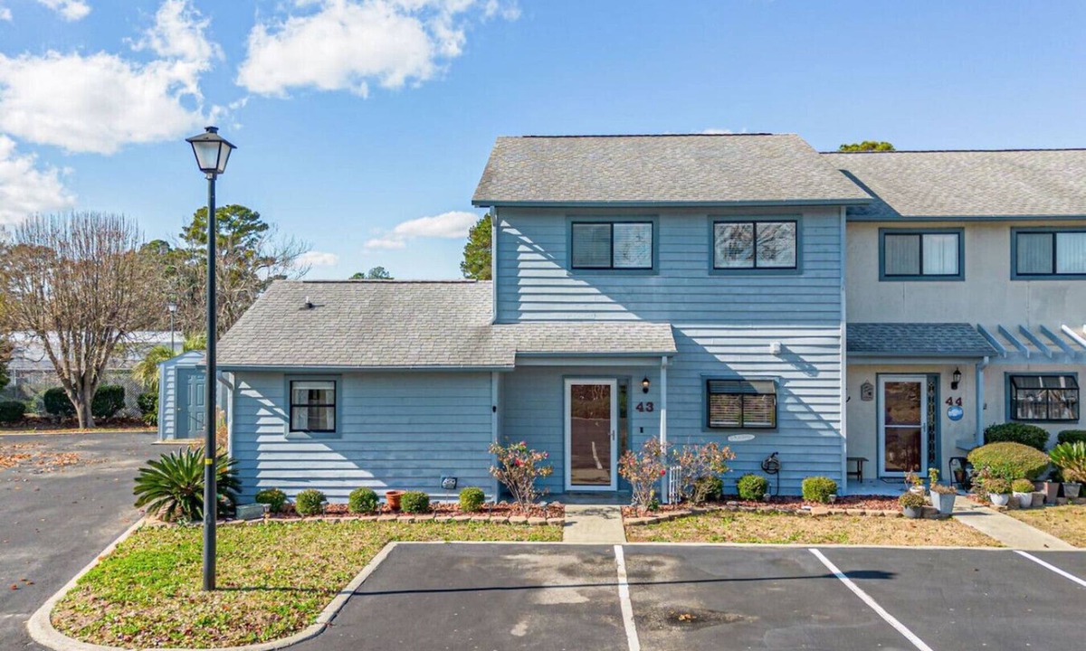 Little River Apartment | Spacious 3BR/3BA Townhome w/1st Floor master