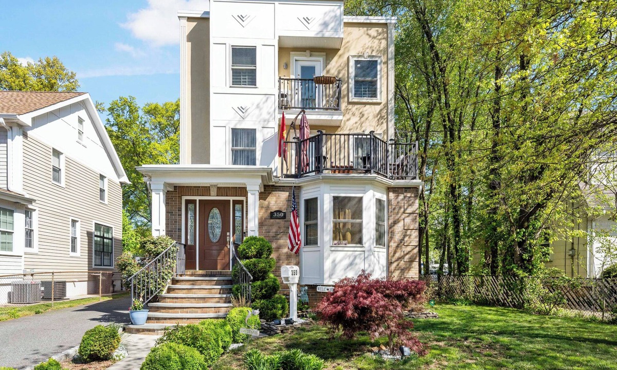 Roselle Apartment | Spacious 3BR 4 Beds Sleeps 8 Near Train Bus 112 Easy NYC Access