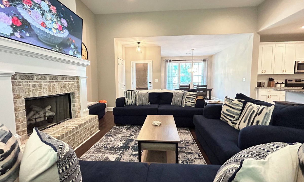 Auburn House | Spacious 3BR Auburn Getaway – Family-Ready and Near All Auburn Has to Offer