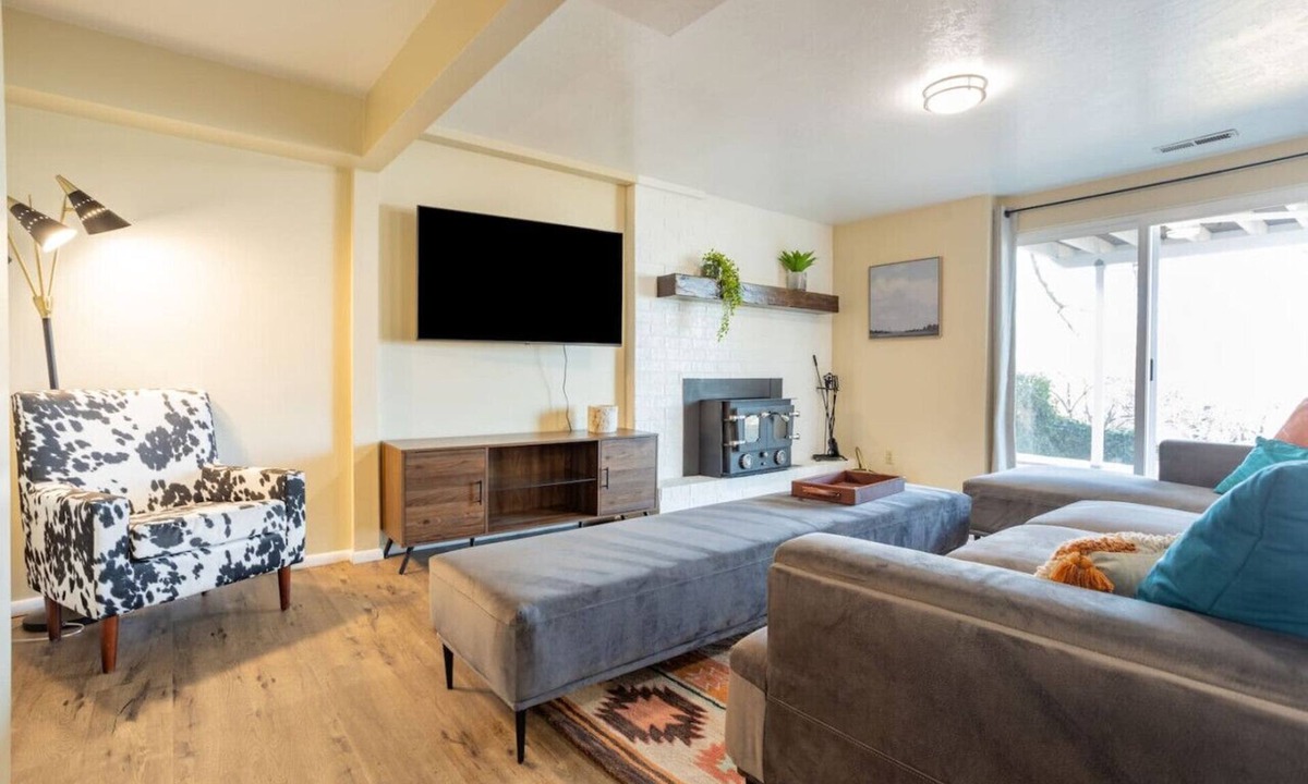 North Salt Lake Apartment | Spacious 3BR Basement Apt | Airport, Work, Ski