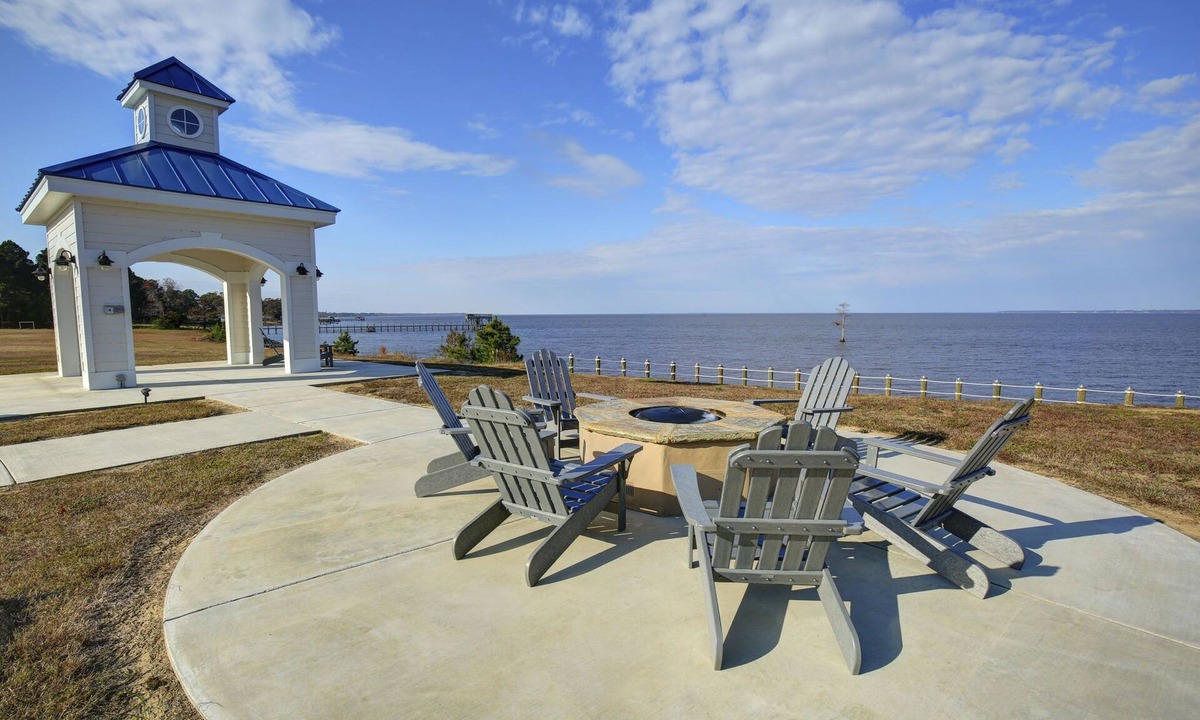Roper Condo | Spacious 3BR Condo w/Waterfront View & Pool