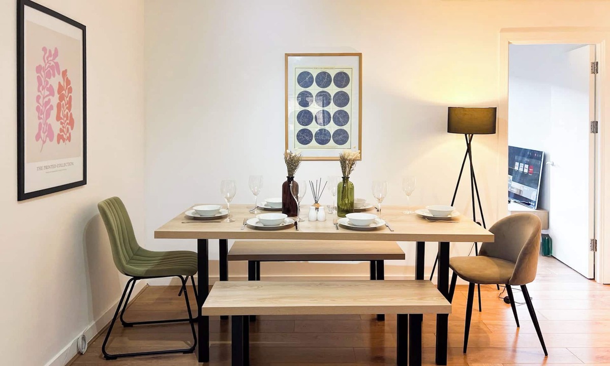 St. Pancras and Somers Town Apartment | Spacious 3BR Flat | Long Stays | Walk To Euston