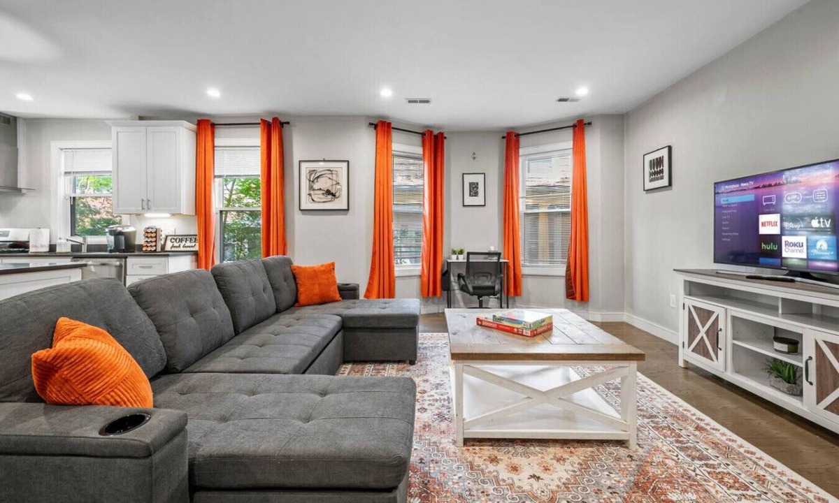Highland Park Apartment | Spacious 3BR for 10 | Prime Boston Location
