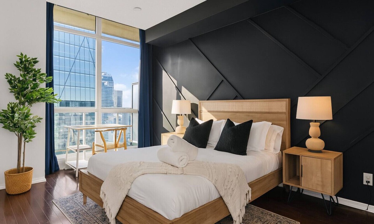 St. Lawrence Hotel | Spacious 3BR - Free Parking - City View - Pool - Gym