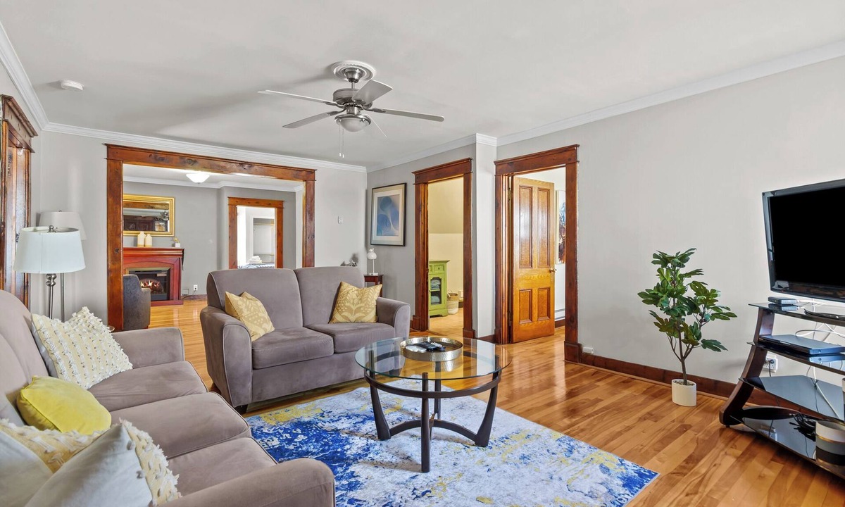 Waterford Valley Apartment | Spacious 3BR Parking Pet-Friendly