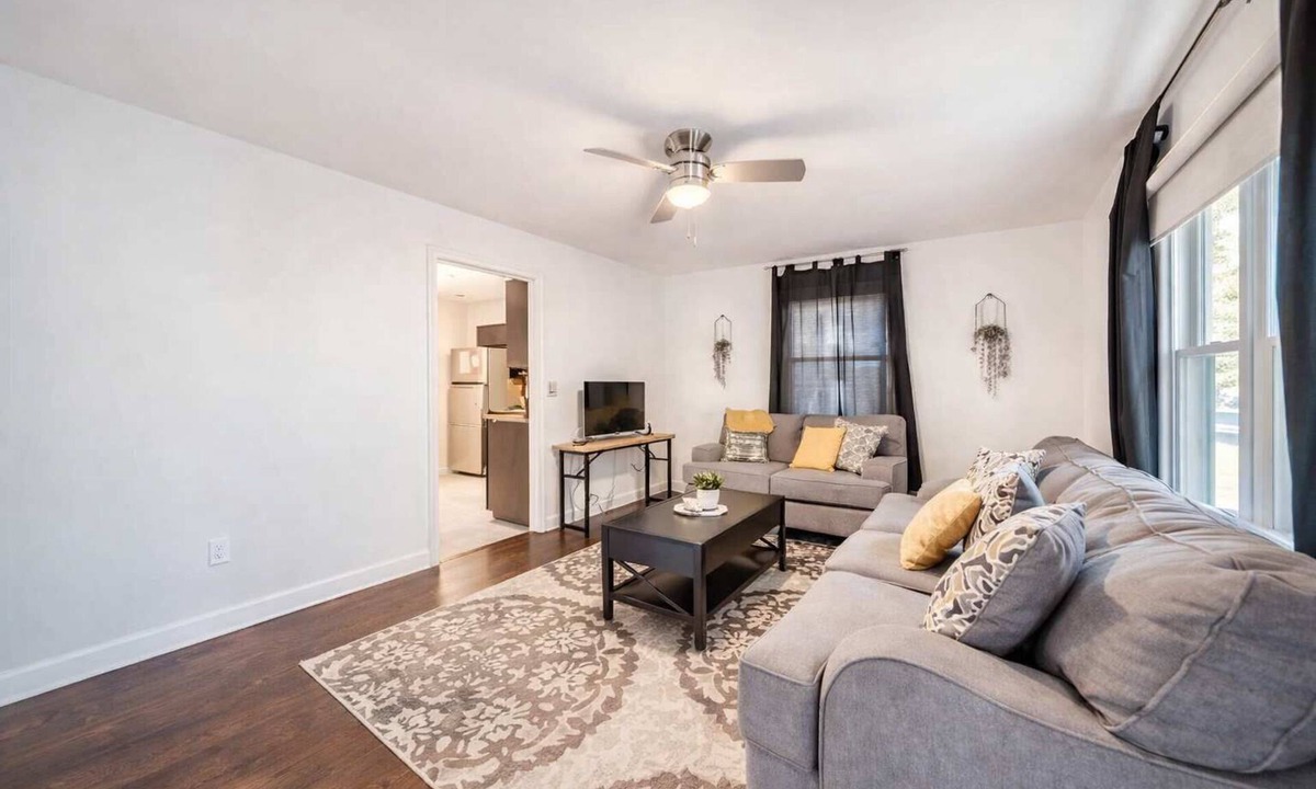 St. James House | Spacious 3BR Retreat | Sleeps 6 | Near Downtown